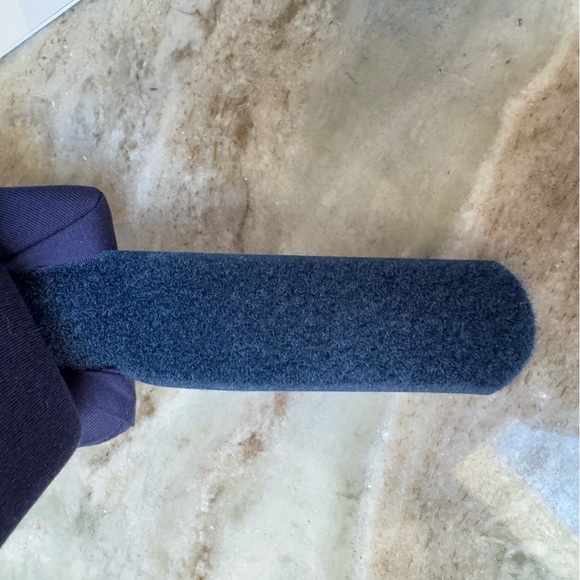 New never used cervical collar, navy blue, Amazon window closed for return - Picture 4 of 4